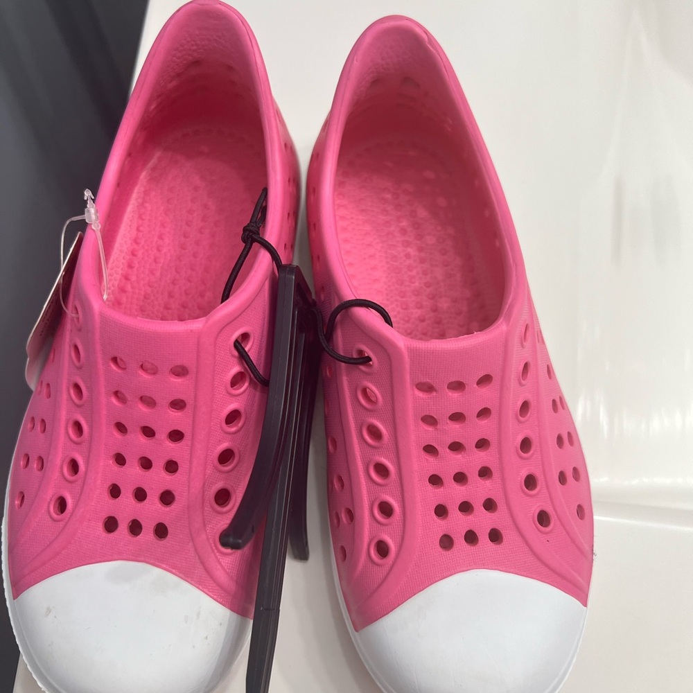 New Pink and white Slip-On girl water shoes